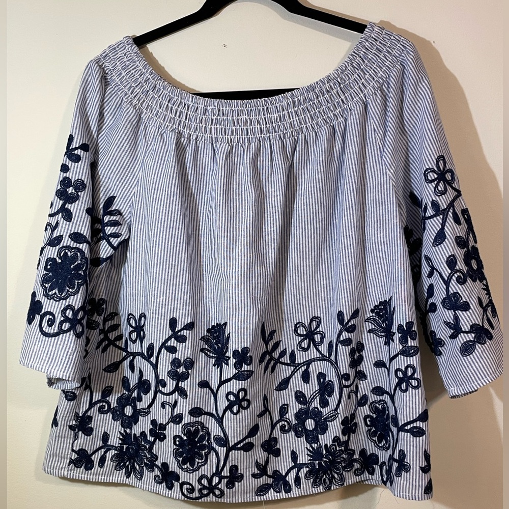 Unique Spectrum Top‎ Women’s Large Blue/White striped cropped Embroidered trim